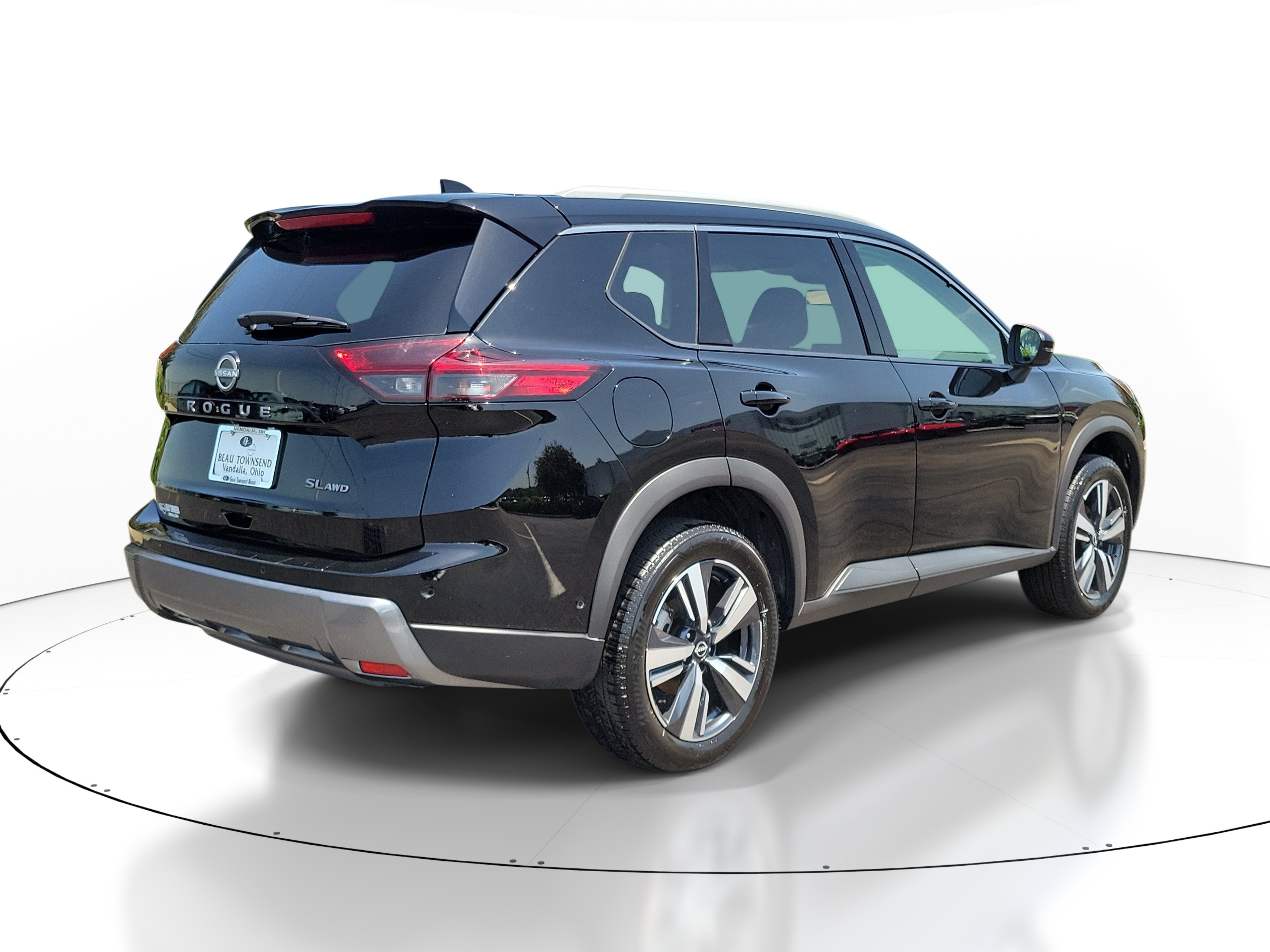 Certified 2026 Nissan Rogue SL AWD/4WD image 4