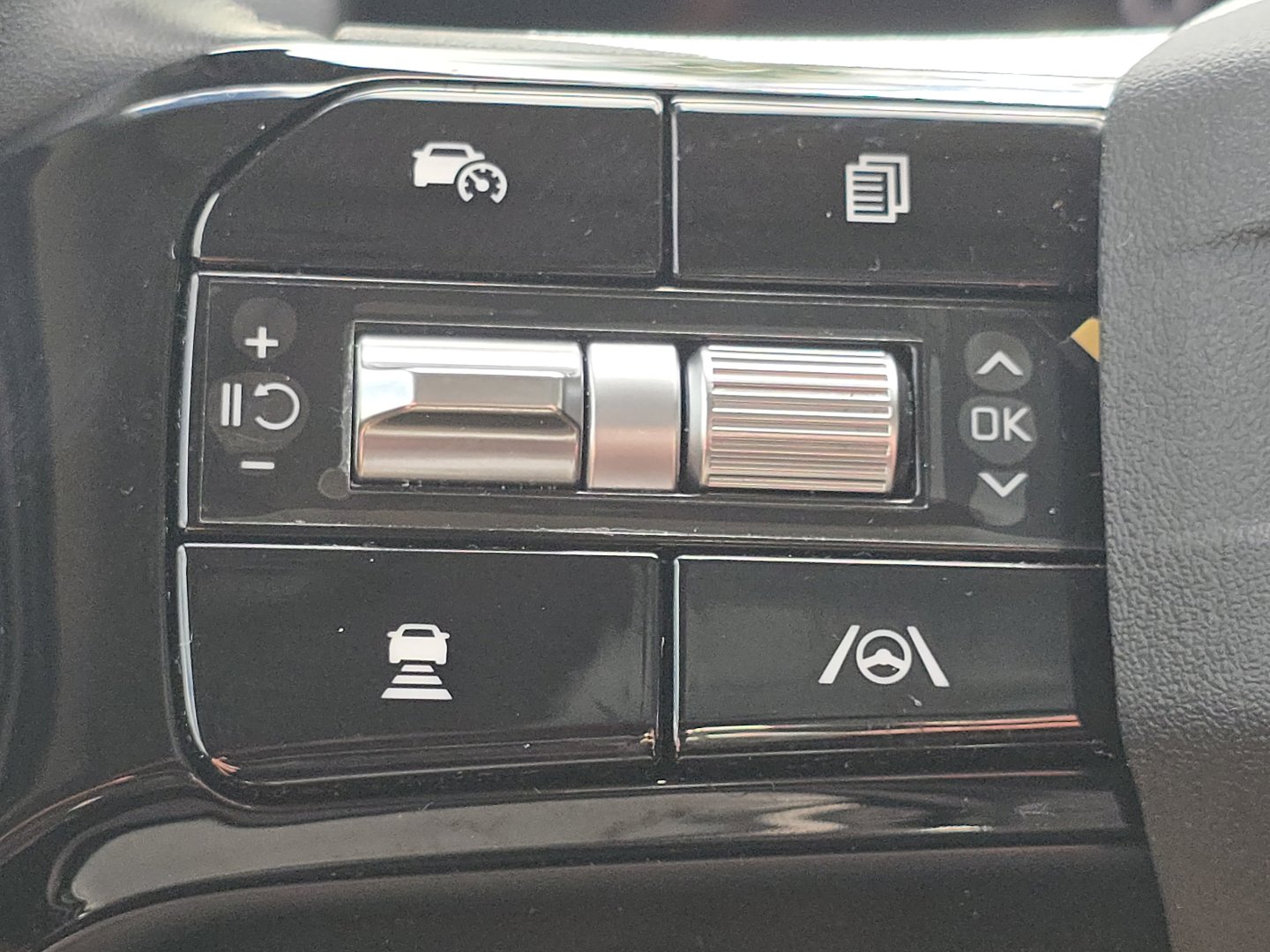 Used 2026 Kia Sorento S w/ S Panoramic Sunroof Package FWD image 32