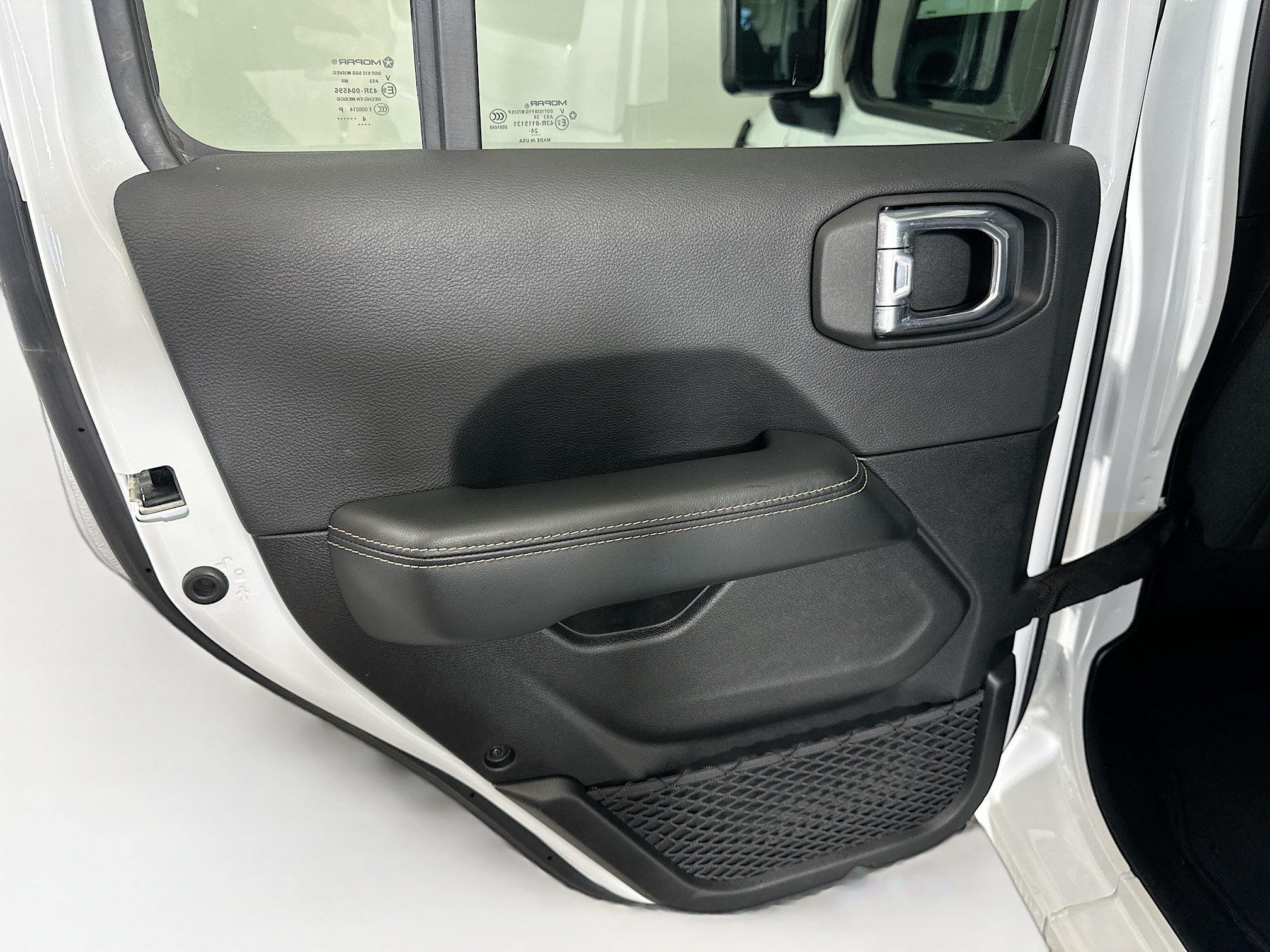 Used 2025 Jeep Wrangler Unlimited Sahara AWD/4WD image 24