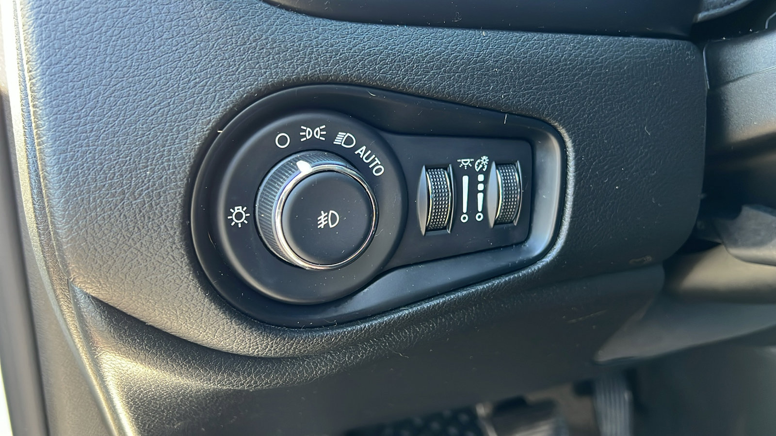 Used 2023 Jeep Renegade Trailhawk image 28