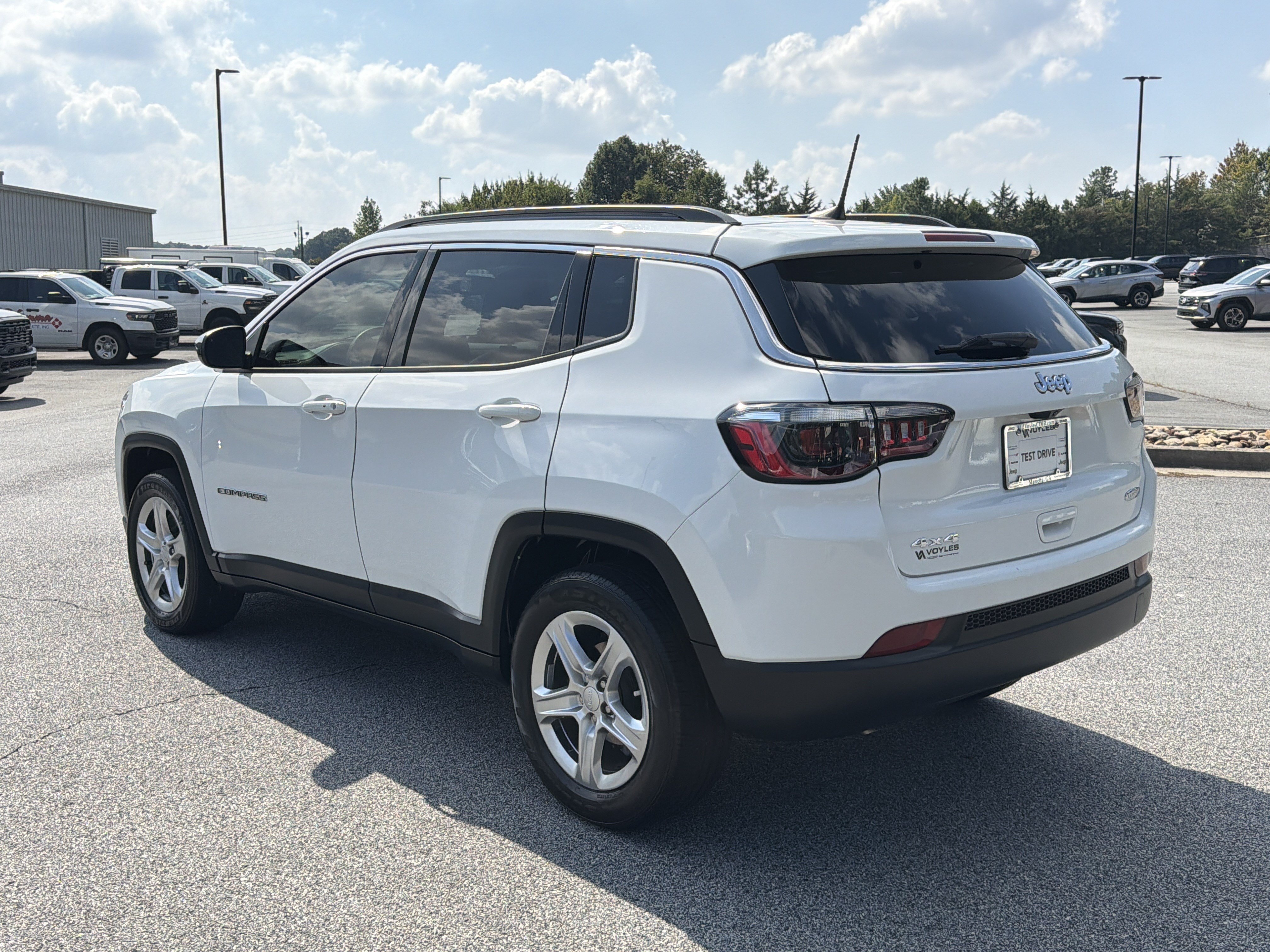 Used 2023 Jeep Compass Latitude AWD/4WD image 6