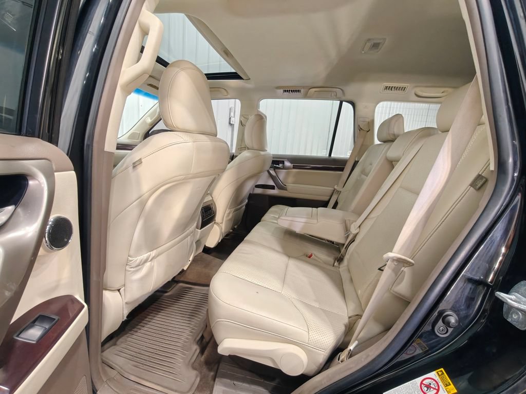 Used 2016 Lexus GX 460 Luxury w/ Preferred Accessory Package AWD/4WD image 30