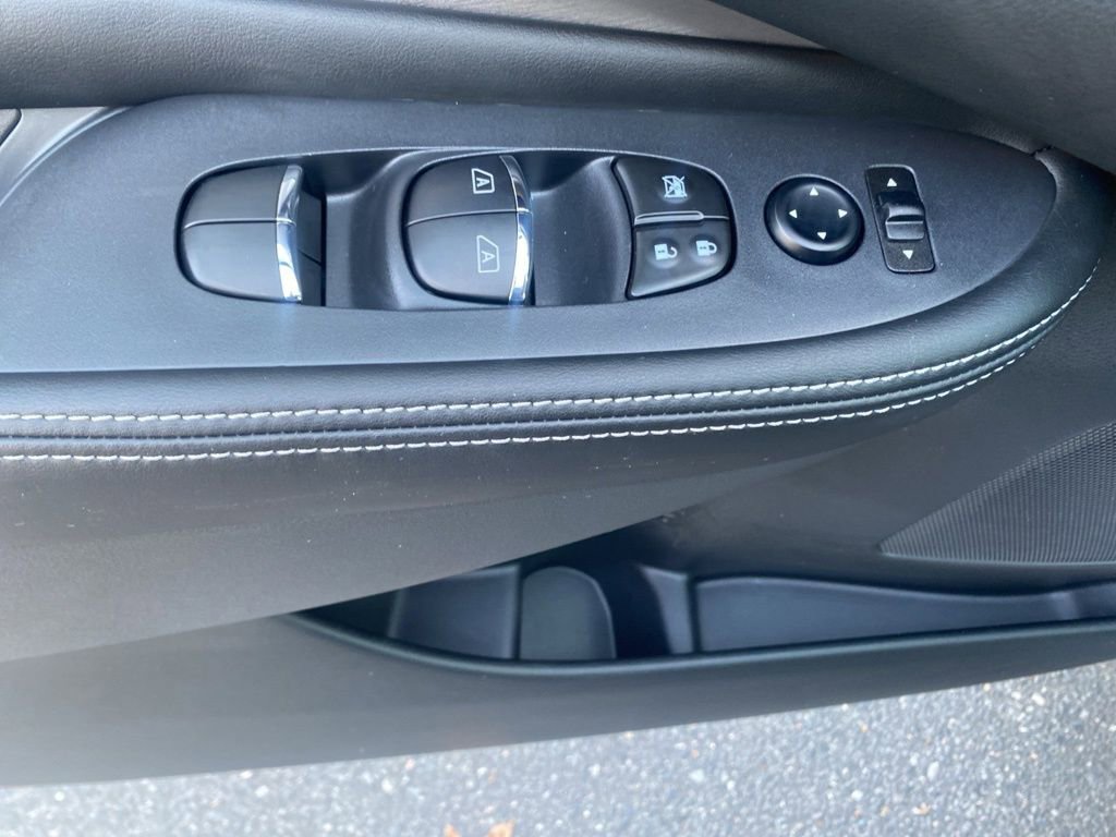 Used 2024 Nissan Murano SL image 11