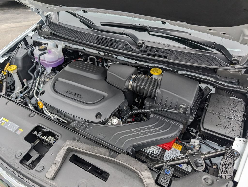 New 2027 Chrysler Pacifica Select FWD image 33