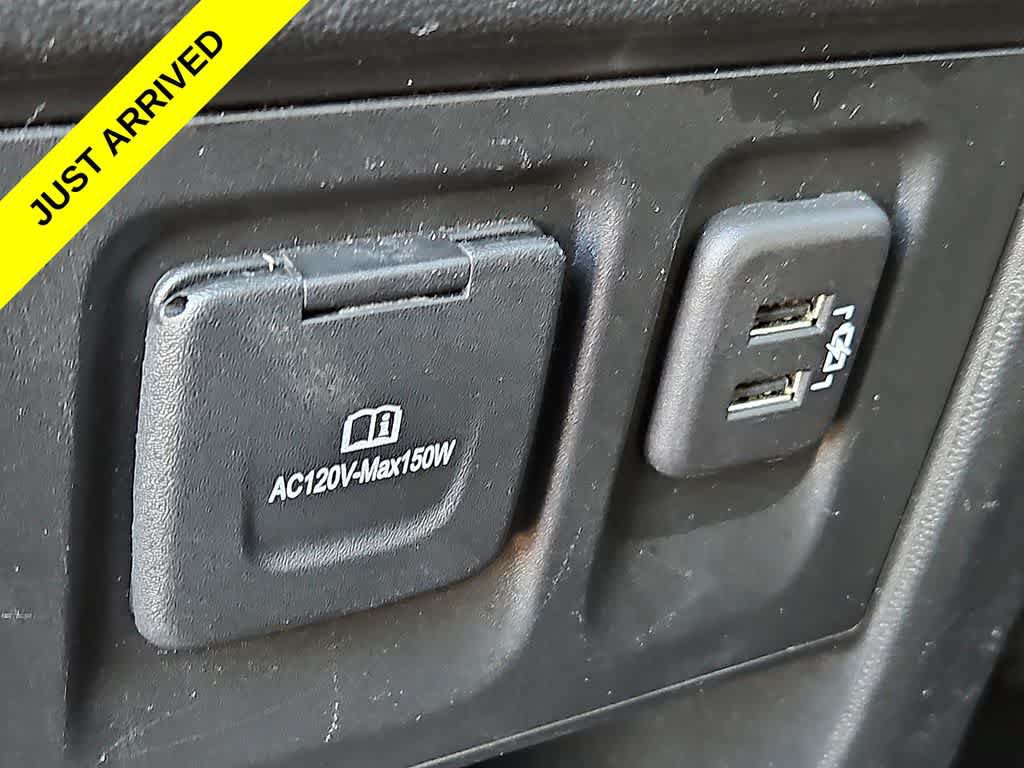 Used 2021 Chevrolet Traverse Premier FWD image 28