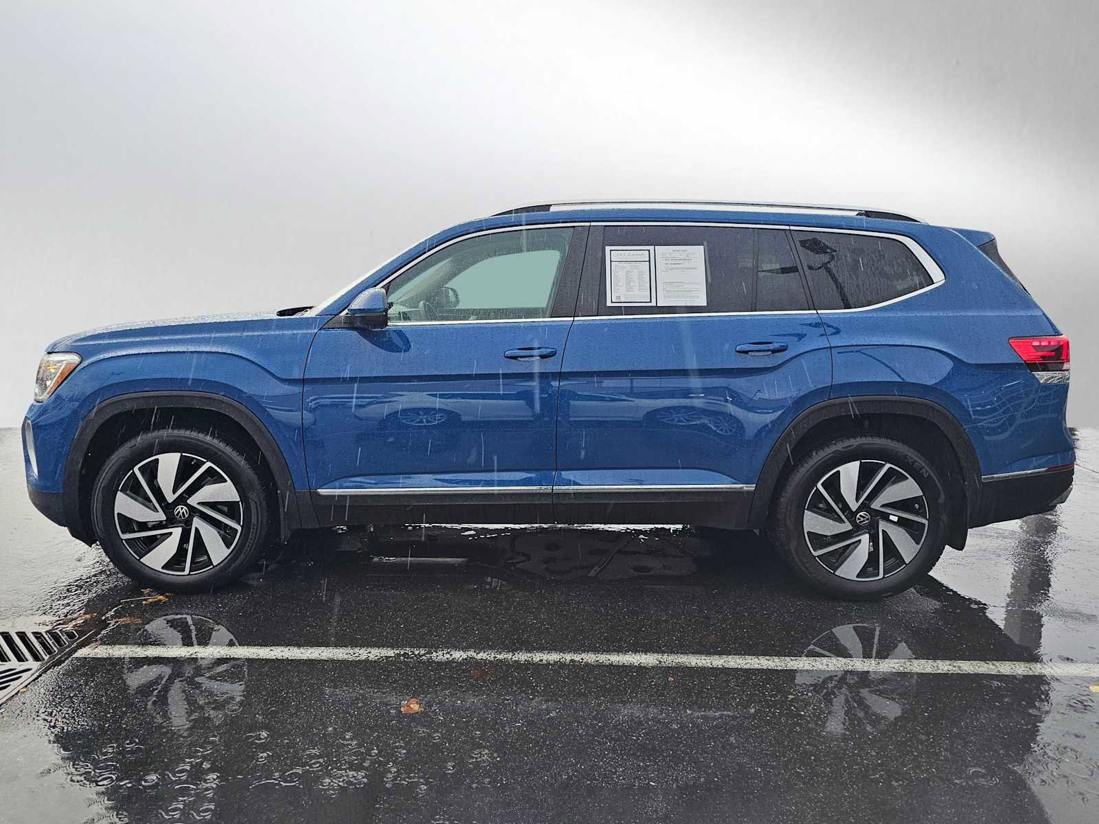 Used 2025 Volkswagen Atlas SEL image 6