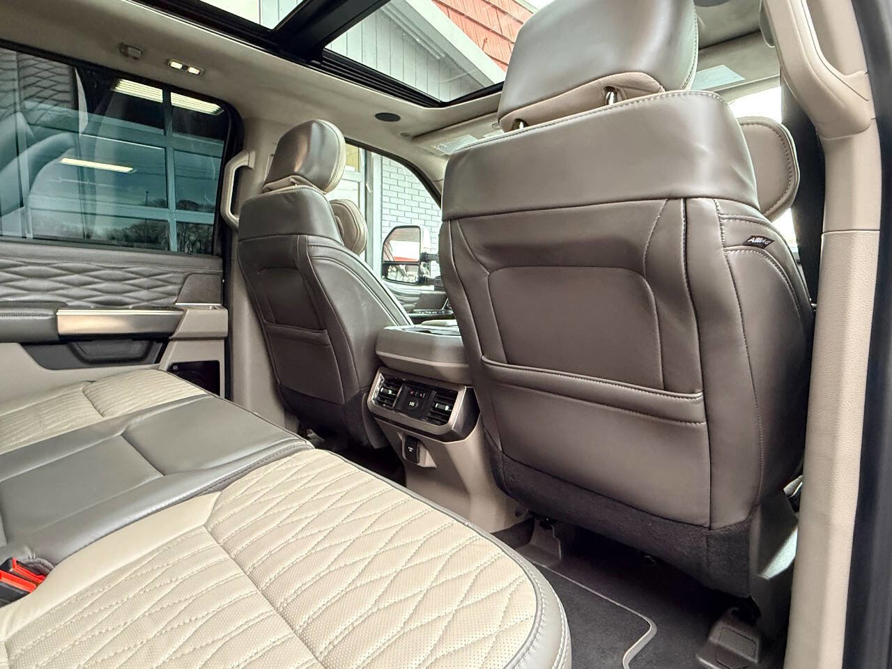 Used 2025 Ford F450 Platinum w/ Platinum Plus Package image 41