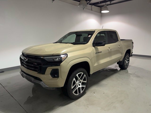 Used 2023 Chevrolet Colorado Z71 w/ Z71 Convenience Package 2 AWD/4WD image 3