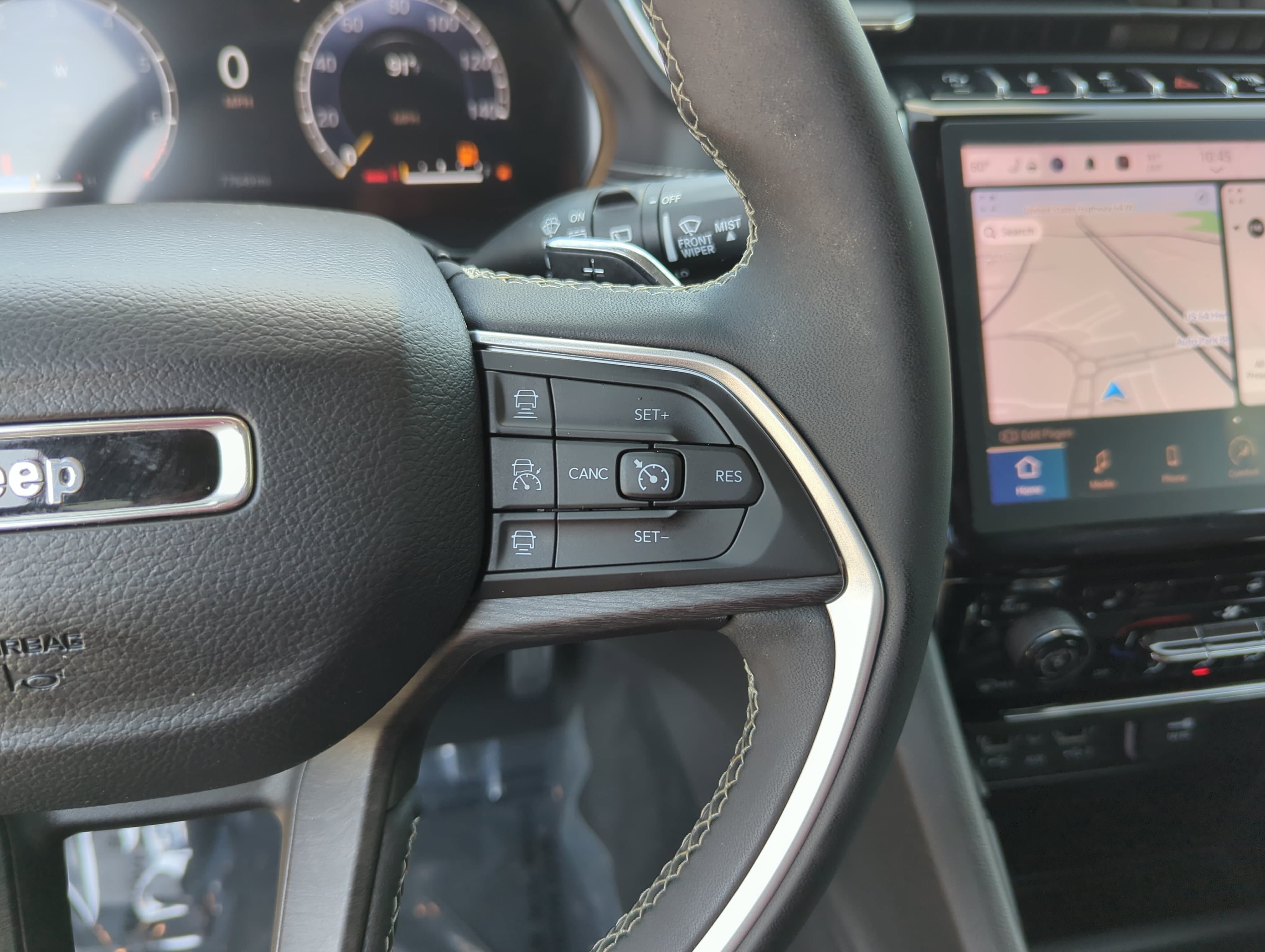 Used 2023 Jeep Grand Cherokee Limited w/ Black Appearance Package AWD/4WD image 16