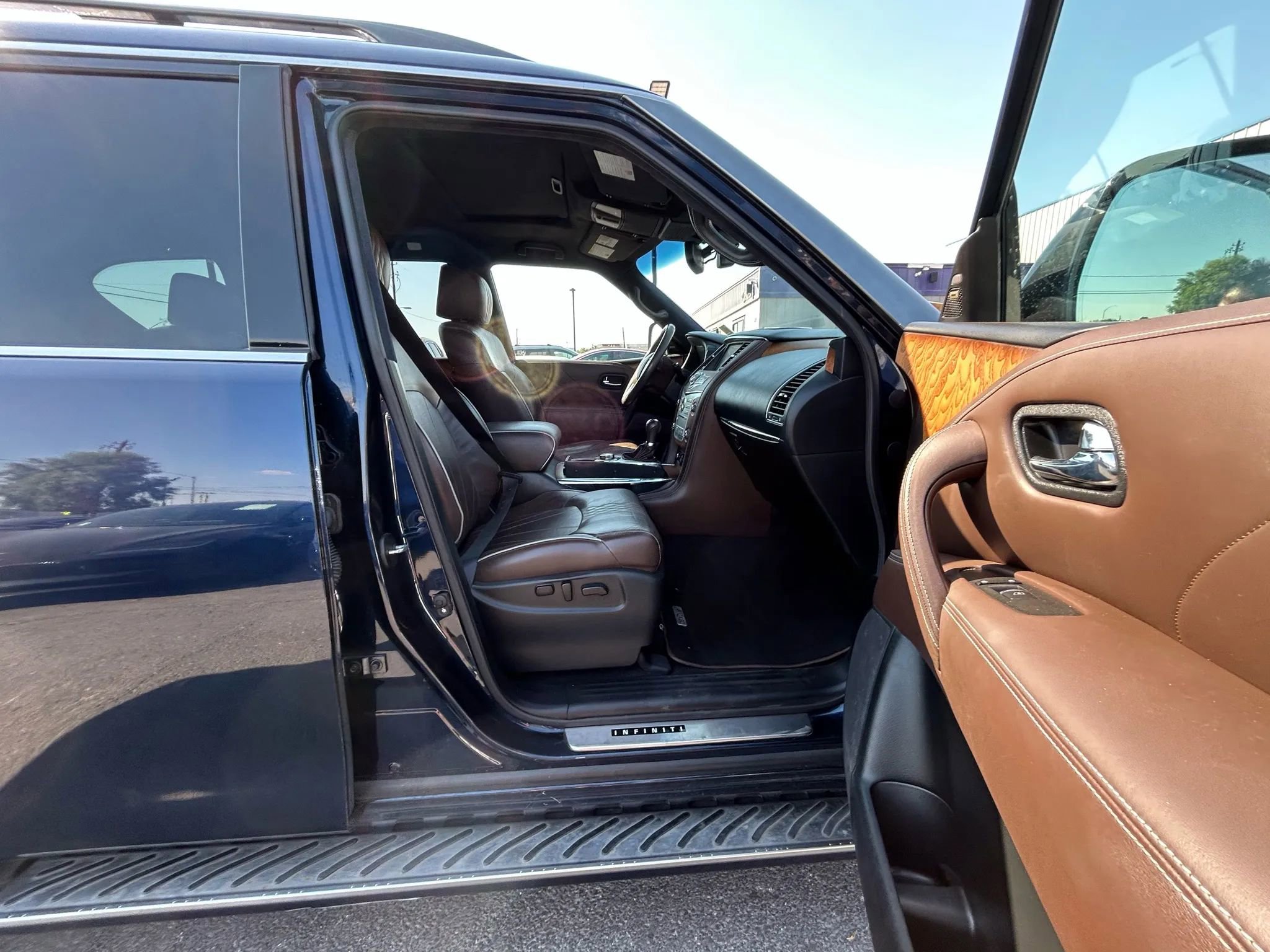 Used 2017 INFINITI QX80 Limited w/ All Season Package image 13