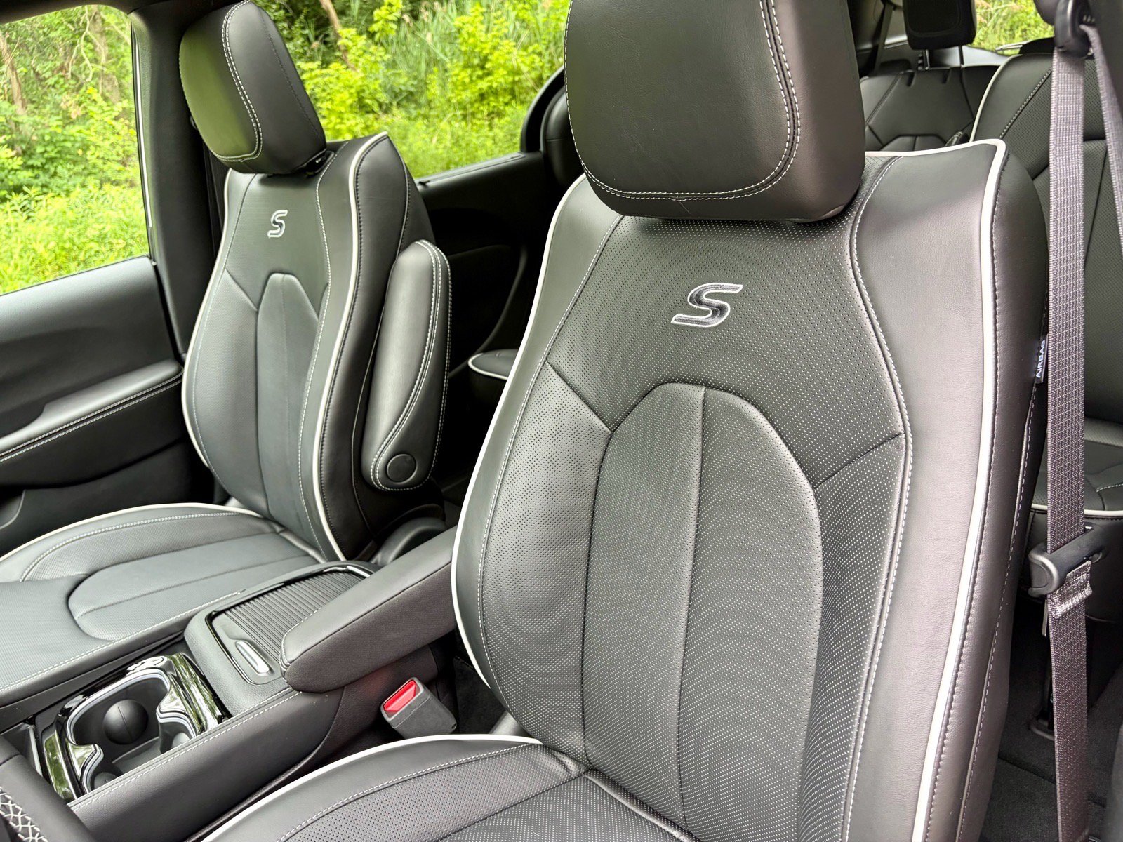 New 2027 Chrysler Pacifica Limited FWD image 5