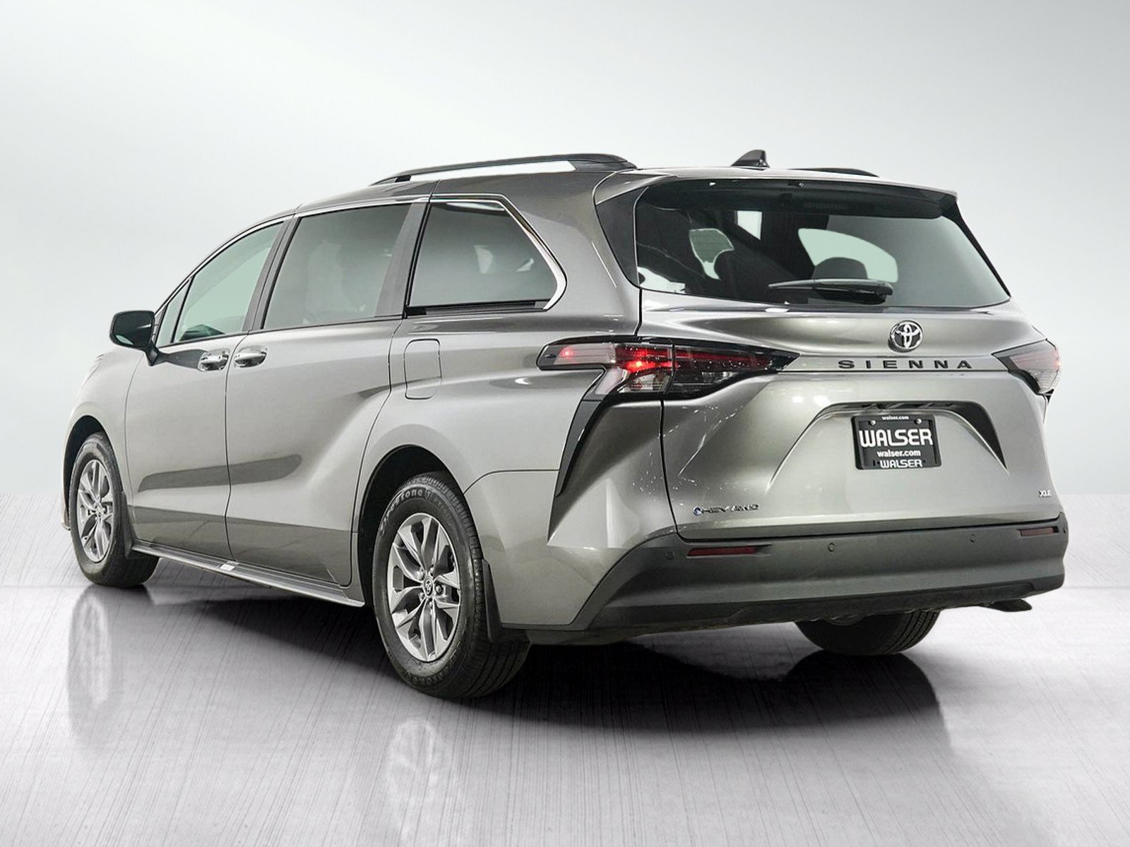 Used 2026 Toyota Sienna XLE AWD/4WD image 3