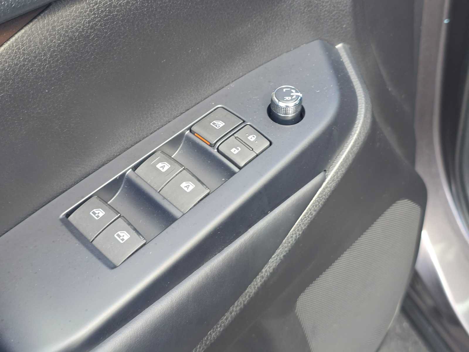 Used 2019 Toyota Highlander XLE AWD/4WD image 24