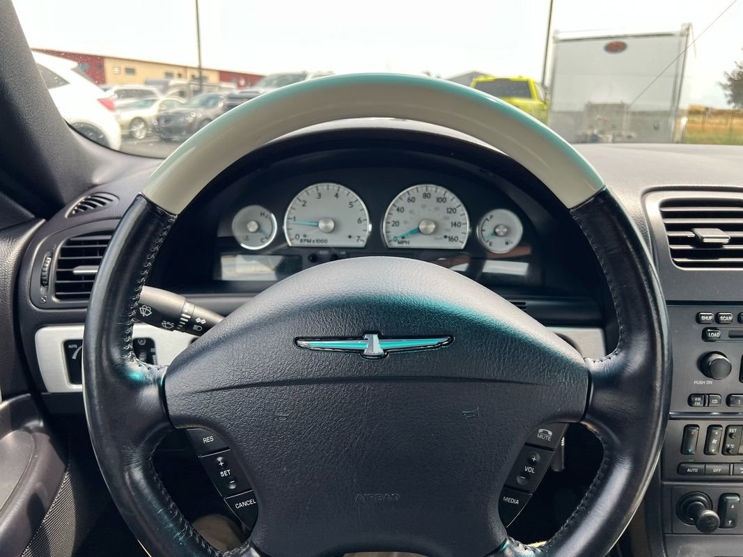 Used 2003 Ford Thunderbird image 25