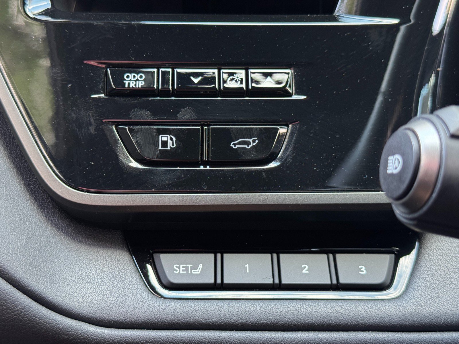 Used 2025 Lexus TX 550h AWD Plug-In Hybrid w/ Technology Package image 17