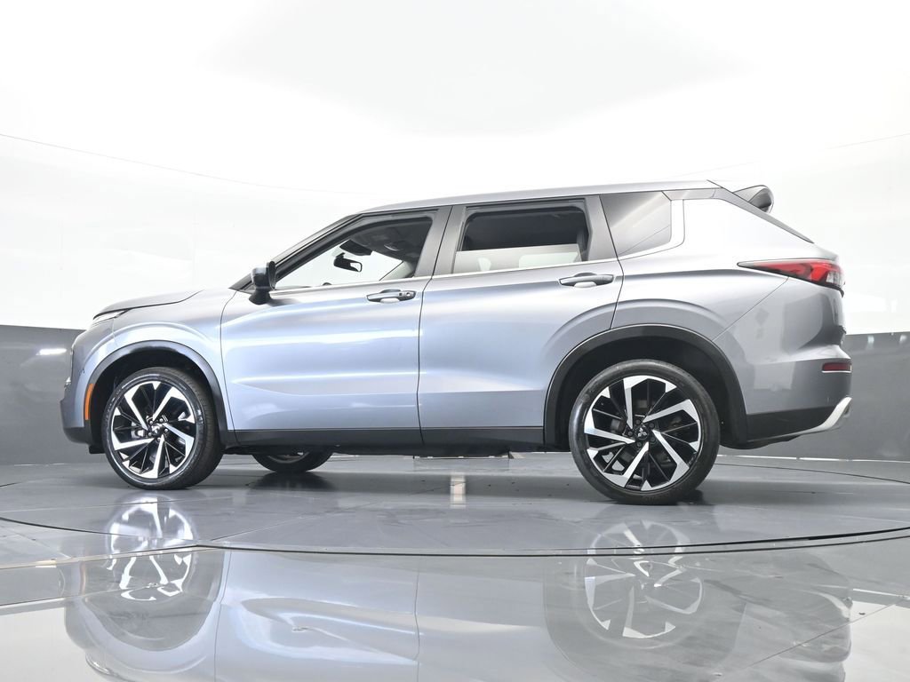 Used 2022 Mitsubishi Outlander SE image 60