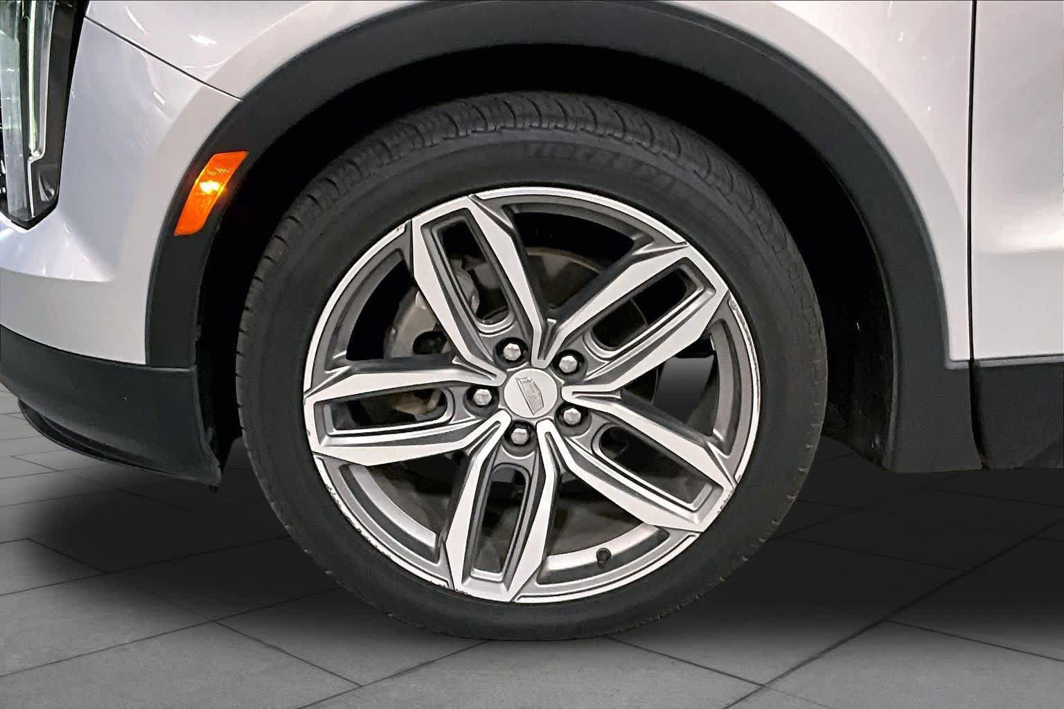 Used 2019 Cadillac XT4 Sport w/ Cold Weather Package FWD image 11