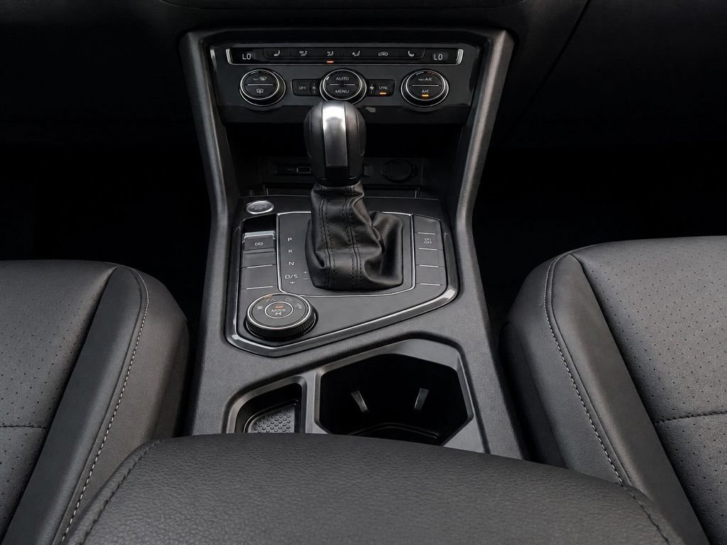 Certified 2020 Volkswagen Tiguan SE w/ Panoramic Sunroof Package AWD/4WD image 23