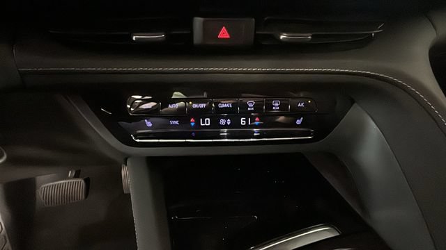 Used 2021 Buick Envision Essence AWD/4WD image 22