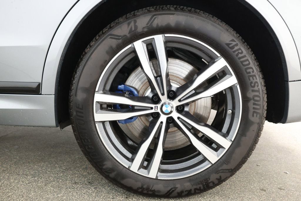 Used 2025 BMW X7 M60i image 7