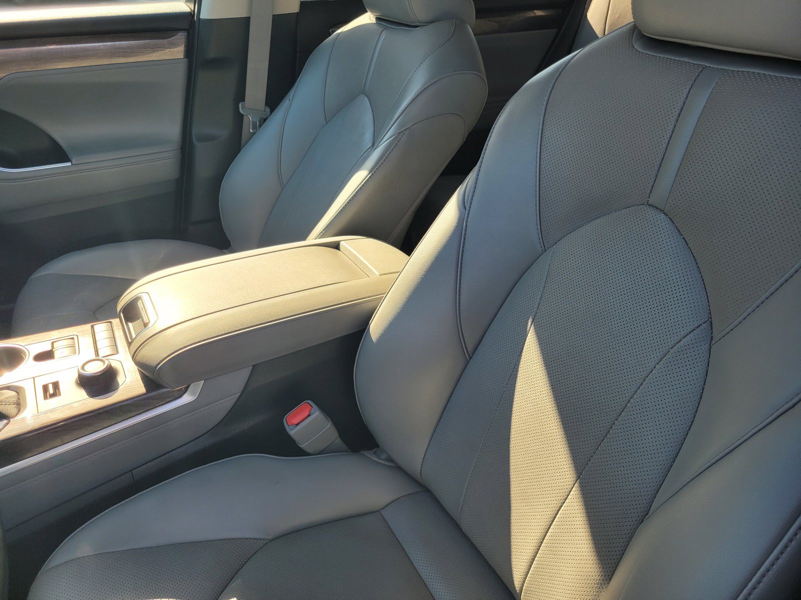Used 2022 Toyota Highlander Limited AWD/4WD image 9