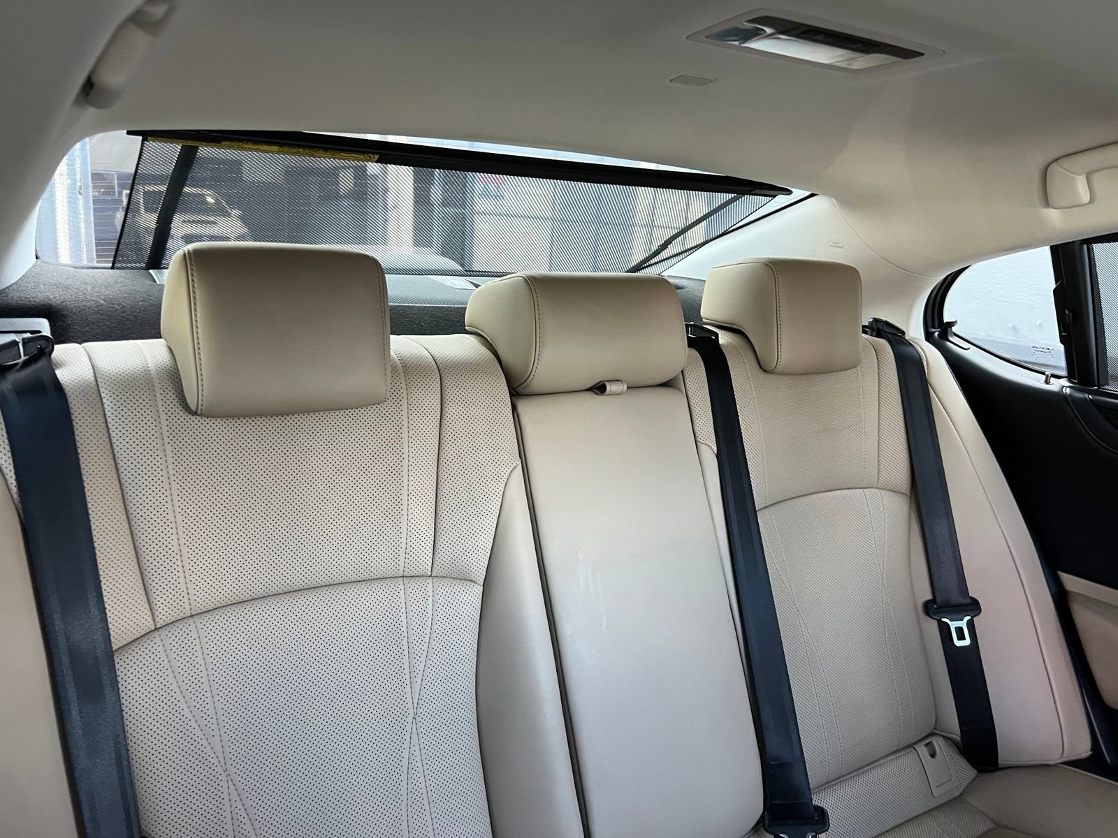 Used 2019 Lexus ES 300h Ultra Luxury w/ Accessory Package 2 FWD image 75