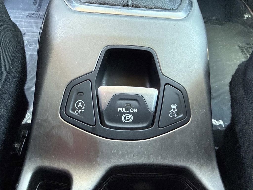 Used 2021 Jeep Renegade Limited AWD/4WD image 31