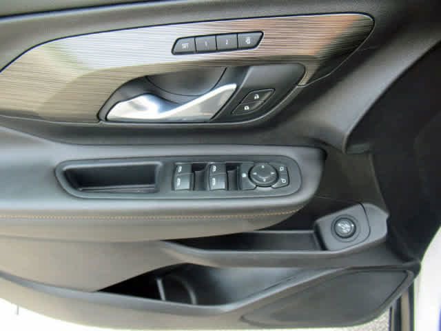 Used 2021 GMC Terrain SLT image 30