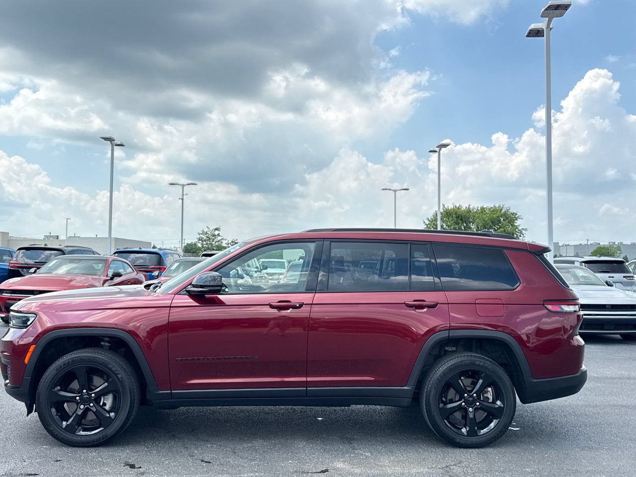 Used 2023 Jeep Grand Cherokee L Laredo AWD/4WD image 6
