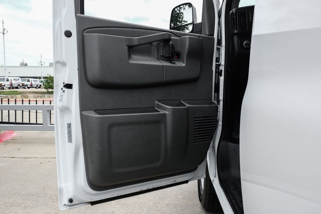 Used 2022 GMC Savana 2500 RWD image 35