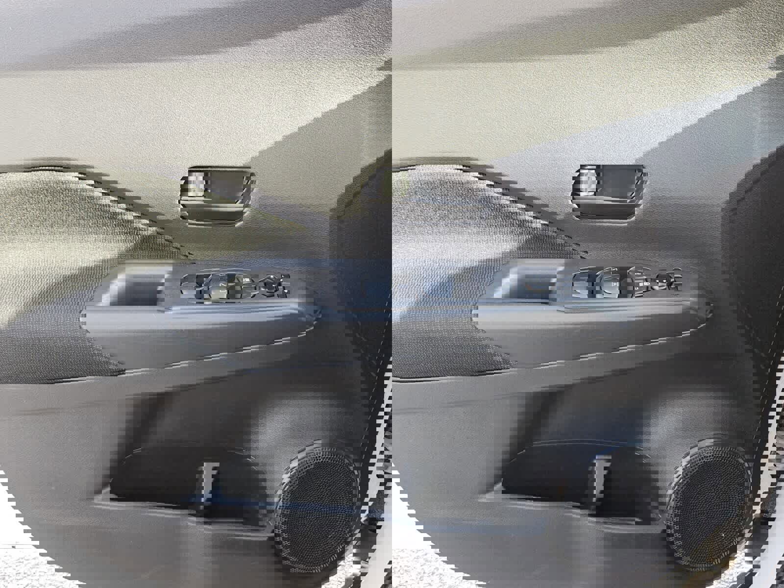 Used 2025 Nissan Kicks Play S image 16