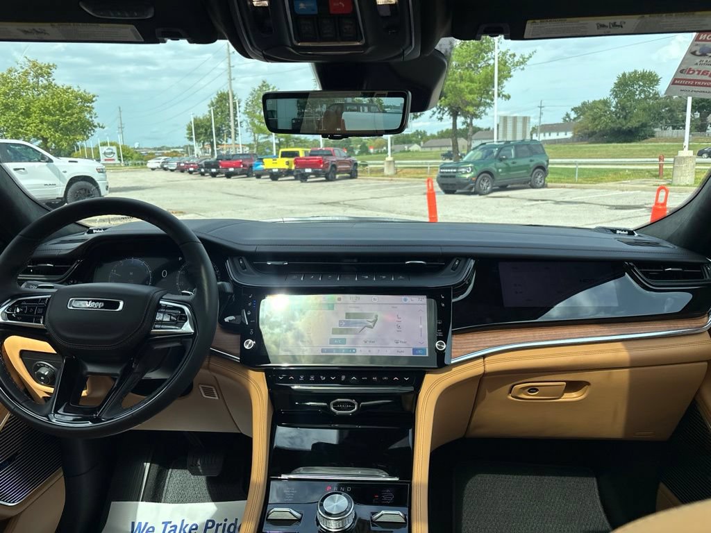 New 2027 Jeep Grand Cherokee Summit AWD/4WD image 2