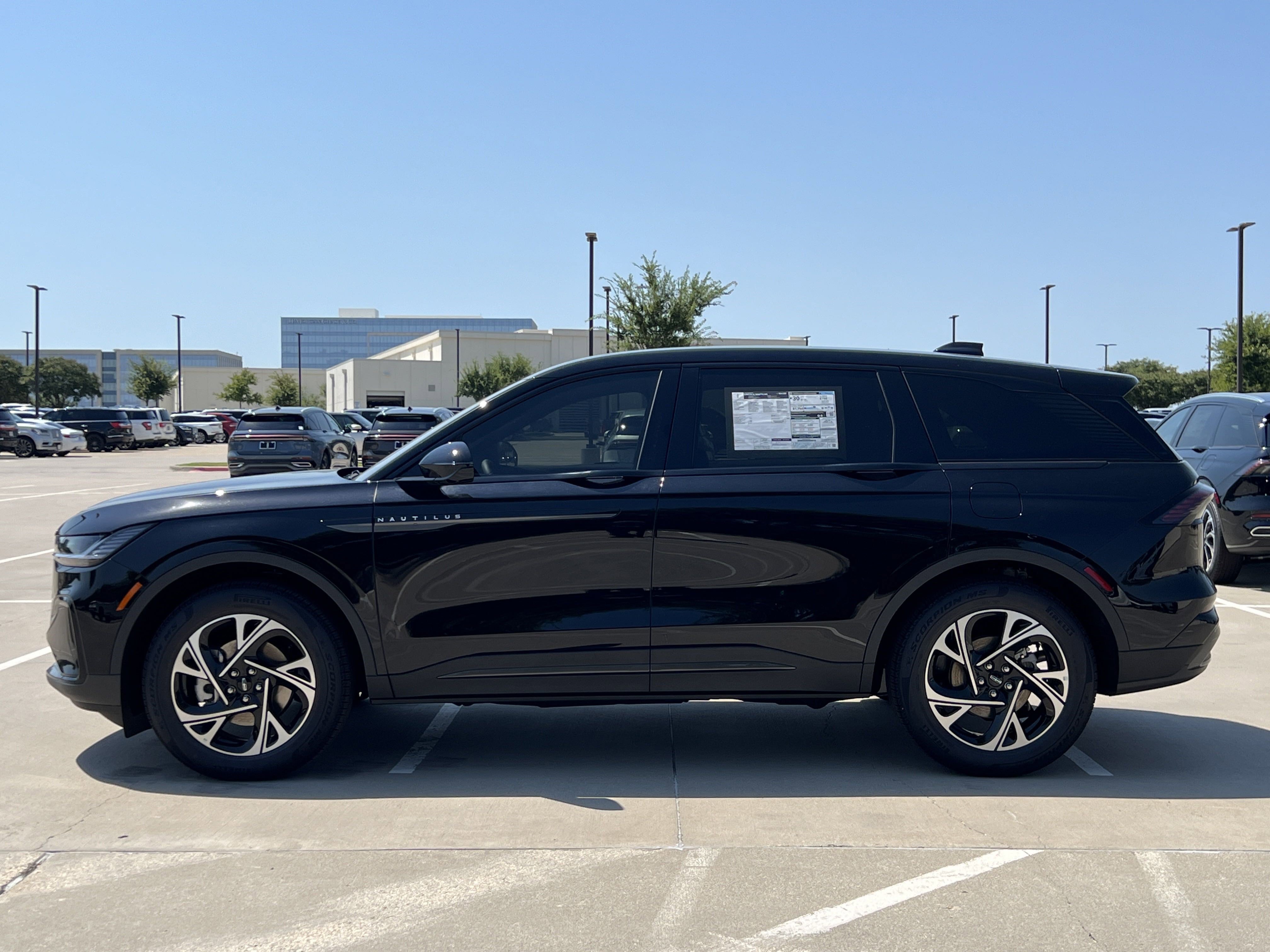 New 2025 Lincoln Nautilus Premier w/ Jet Appearance Package image 4