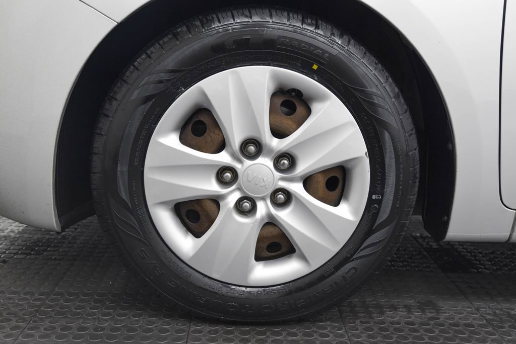 Used 2016 Kia Forte LX image 9