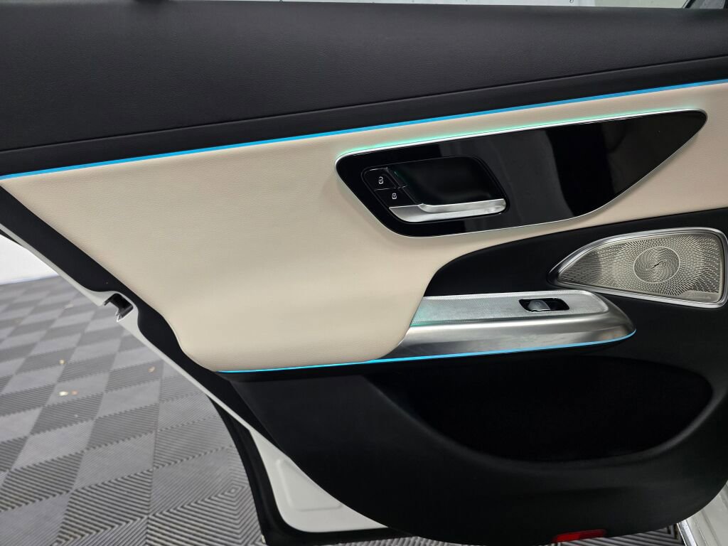 Used 2024 Mercedes-Benz E 350 4MATIC Sedan image 19