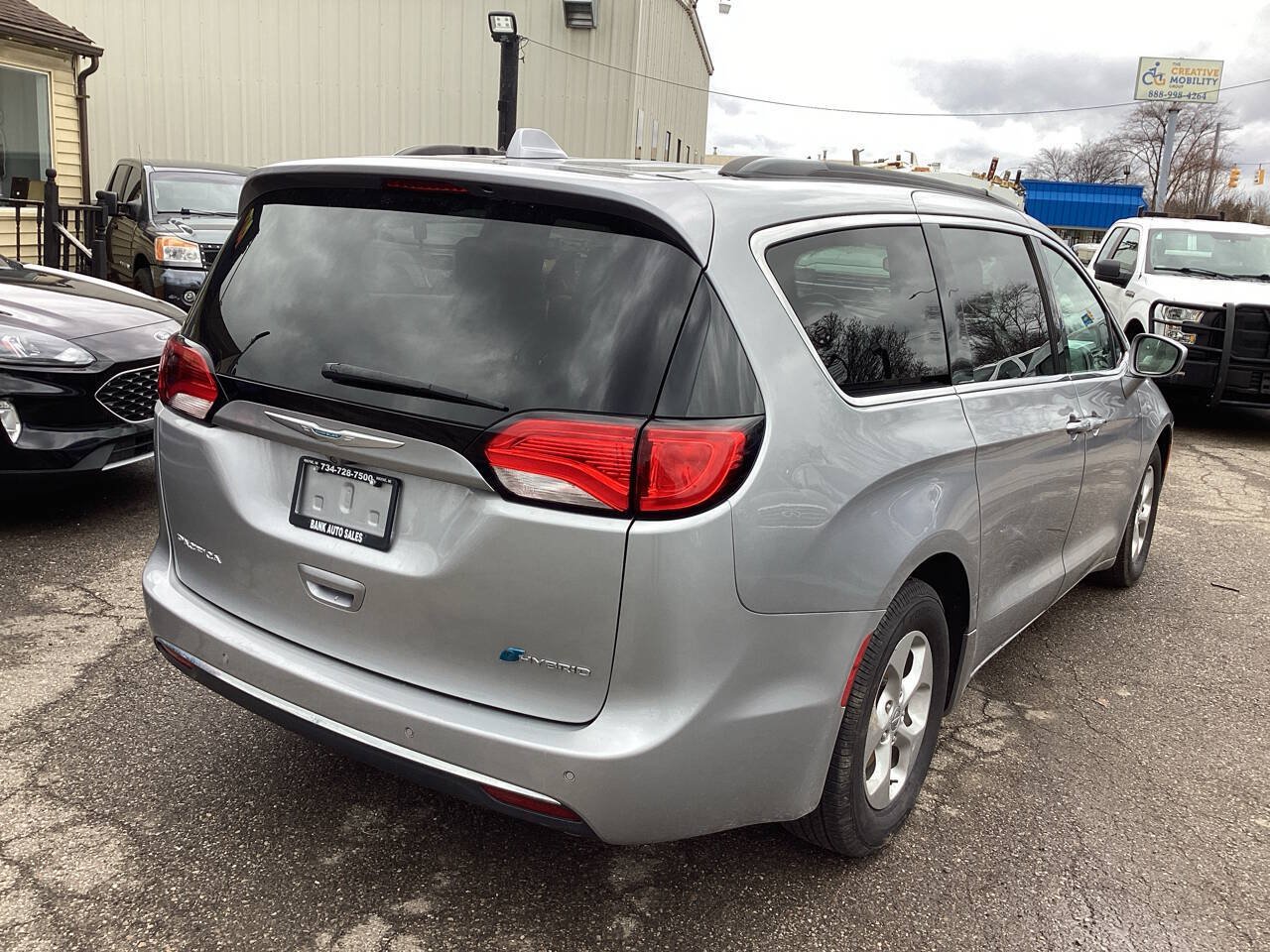 Used 2018 Chrysler Pacifica Touring Plus FWD image 35