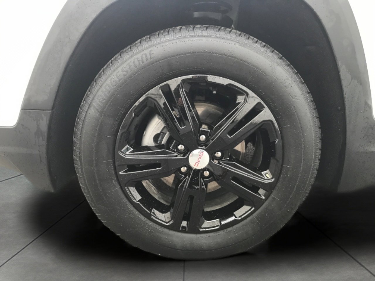 Used 2024 GMC Terrain SLE image 3