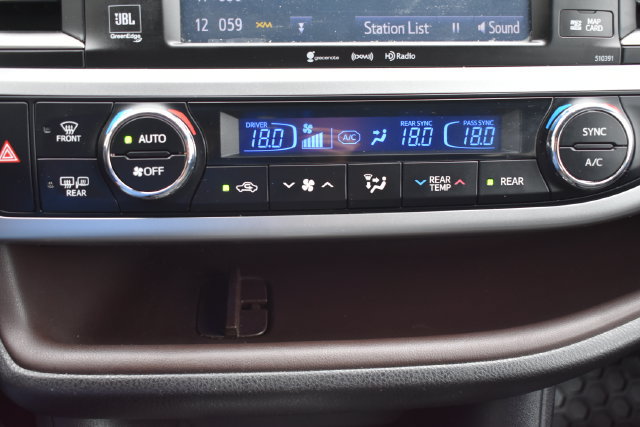 Used 2019 Toyota Highlander Limited AWD/4WD image 34
