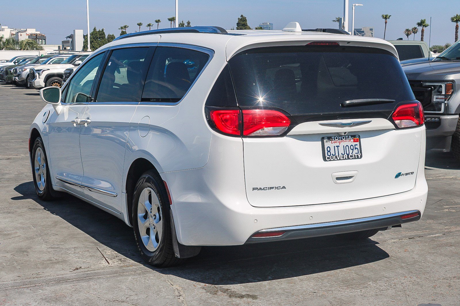 Used 2018 Chrysler Pacifica Touring-L image 7