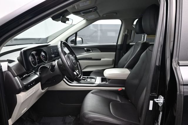 Used 2022 Kia Carnival LX FWD image 7