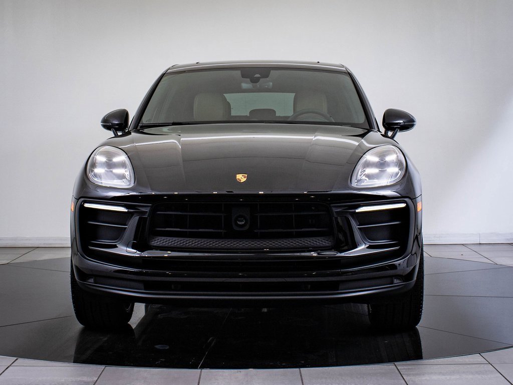 Certified 2025 Porsche Macan image 11