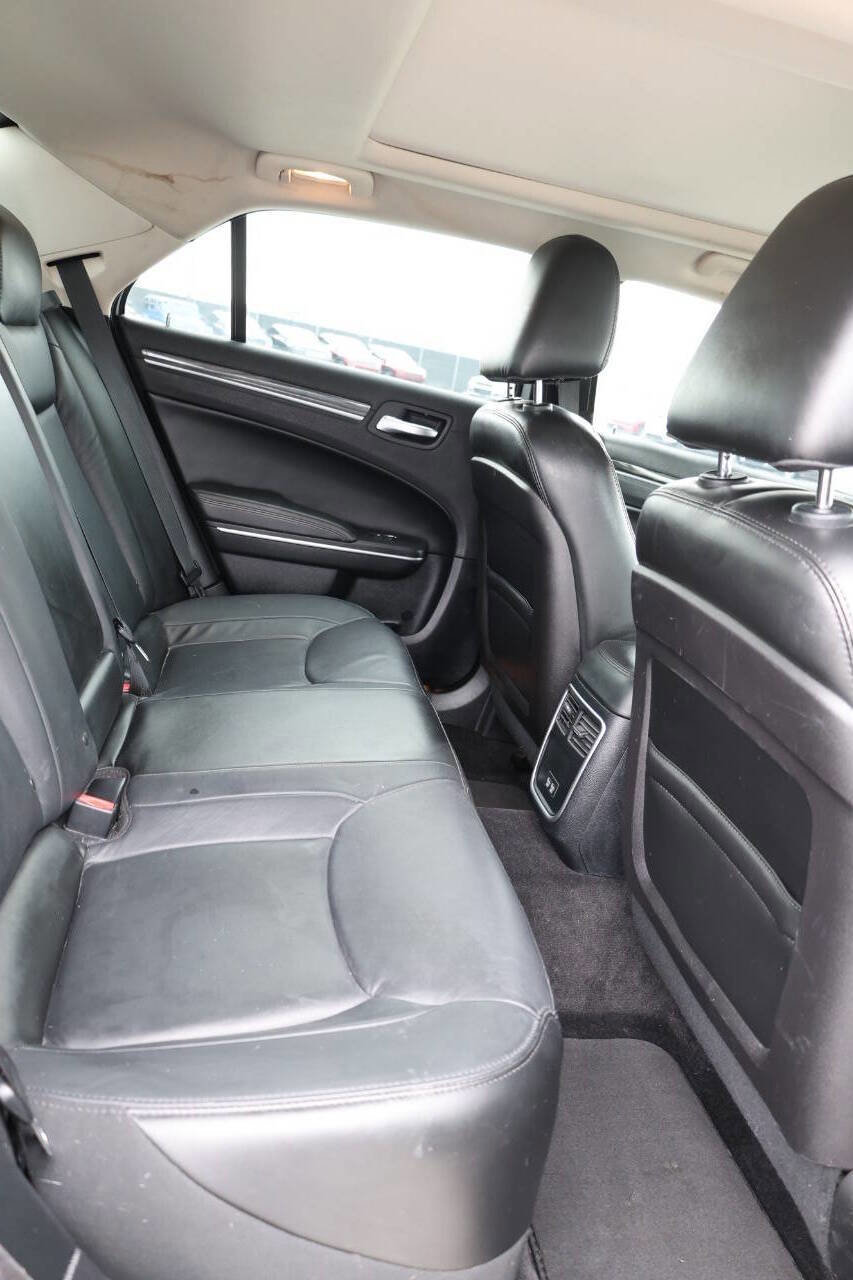 Used 2017 Chrysler 300 Limited w/ Value Package image 16