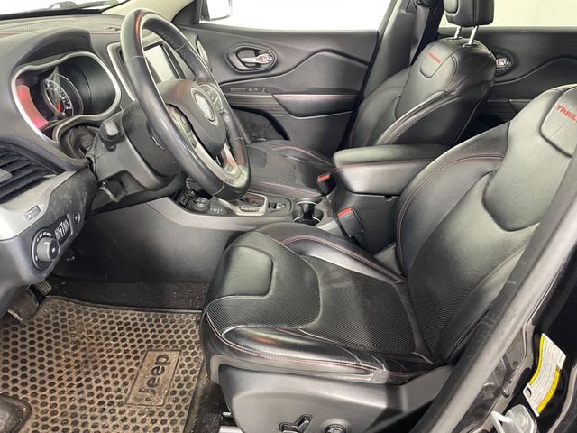 Used 2015 Jeep Cherokee Trailhawk w/ Comfort/Convenience Group AWD/4WD image 2