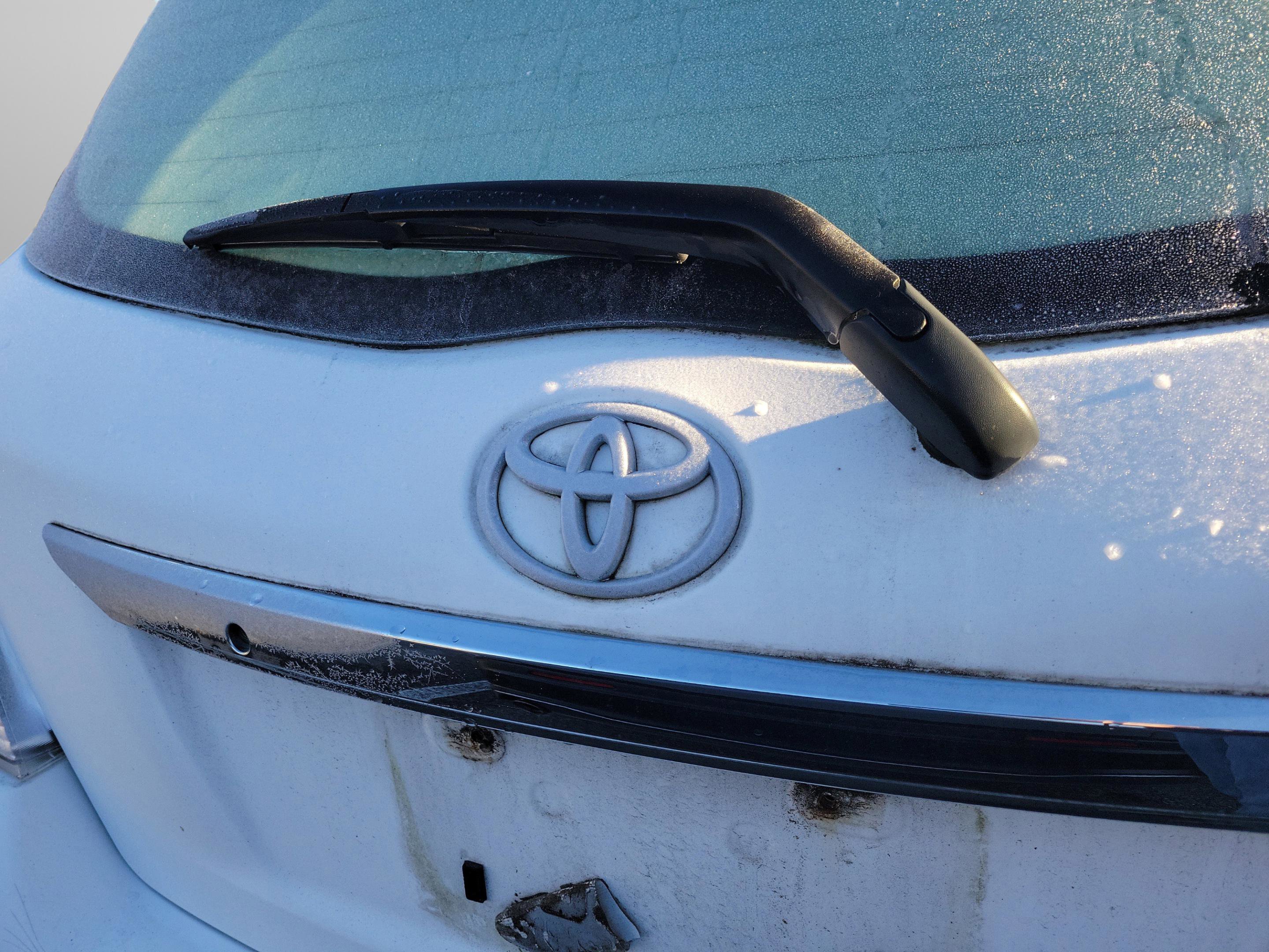 Used 2014 Toyota Yaris L FWD image 25