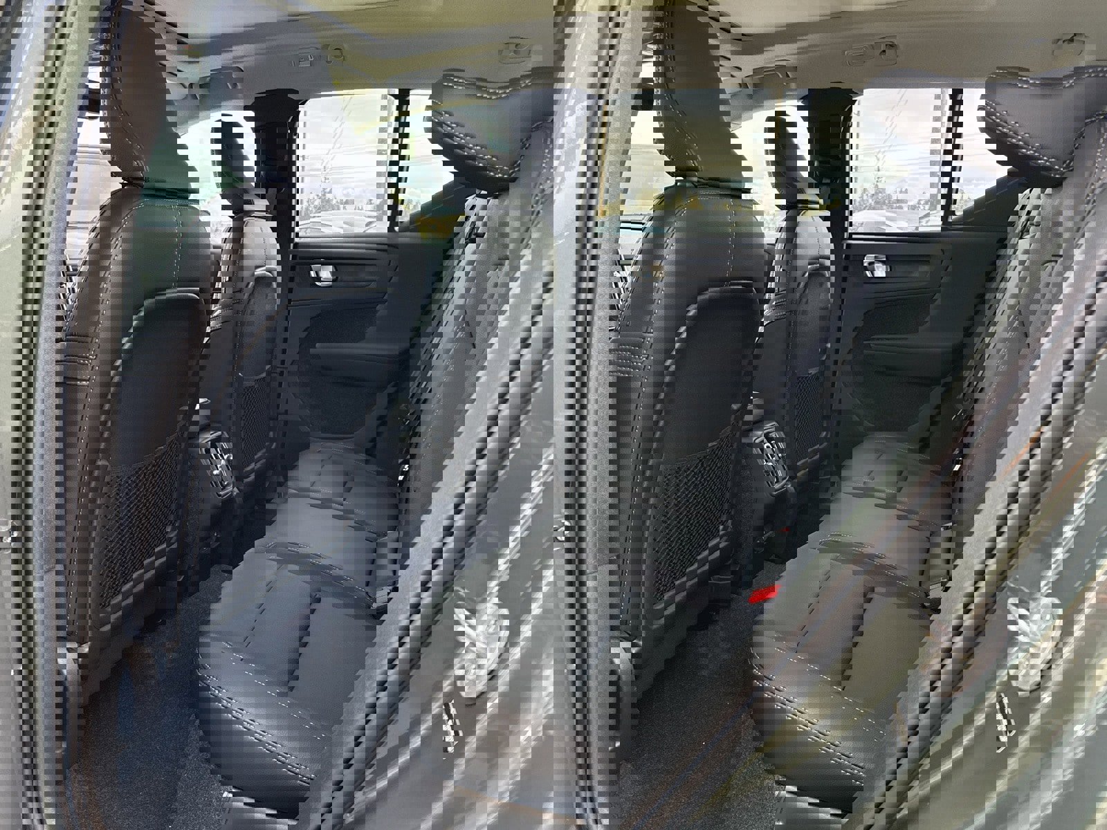 New 2026 Volvo XC40 B5 Plus w/ Protection Package Premier image 9