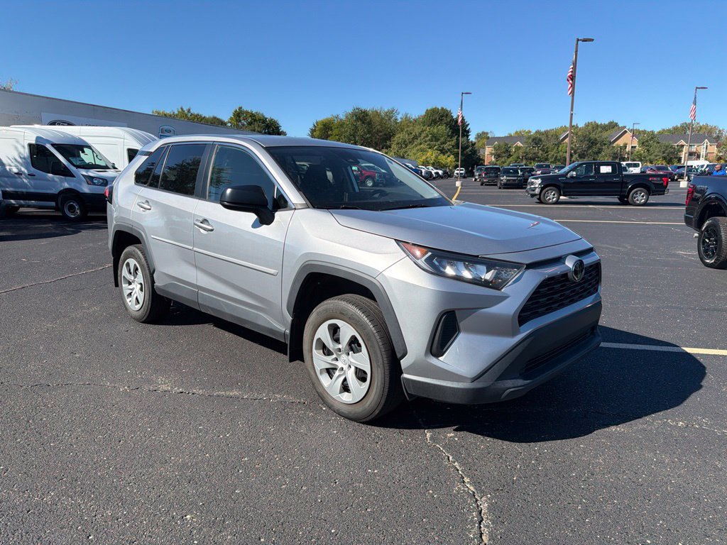 Used 2022 Toyota RAV4 LE AWD/4WD image 3