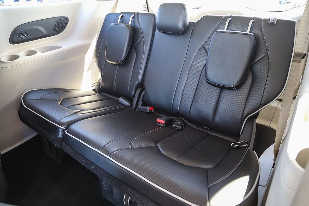 Used 2023 Chrysler Pacifica Limited image 20