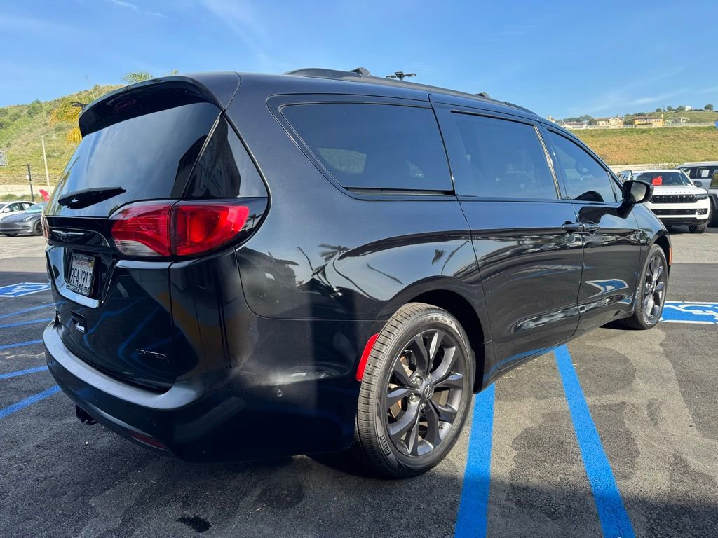 Used 2020 Chrysler Pacifica Limited image 5