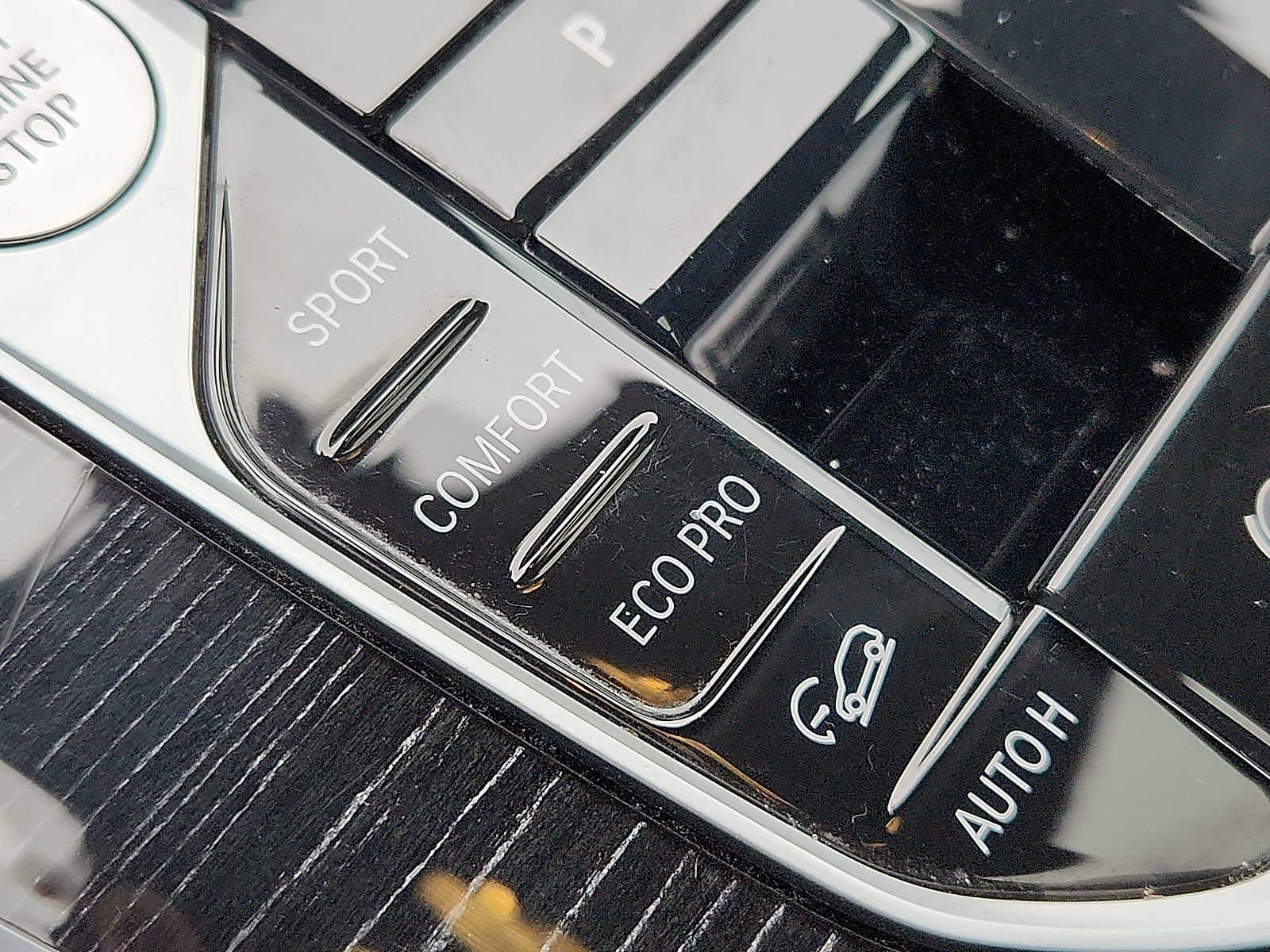 Certified 2024 BMW X7 xDrive40i w/ M Sport Package image 25