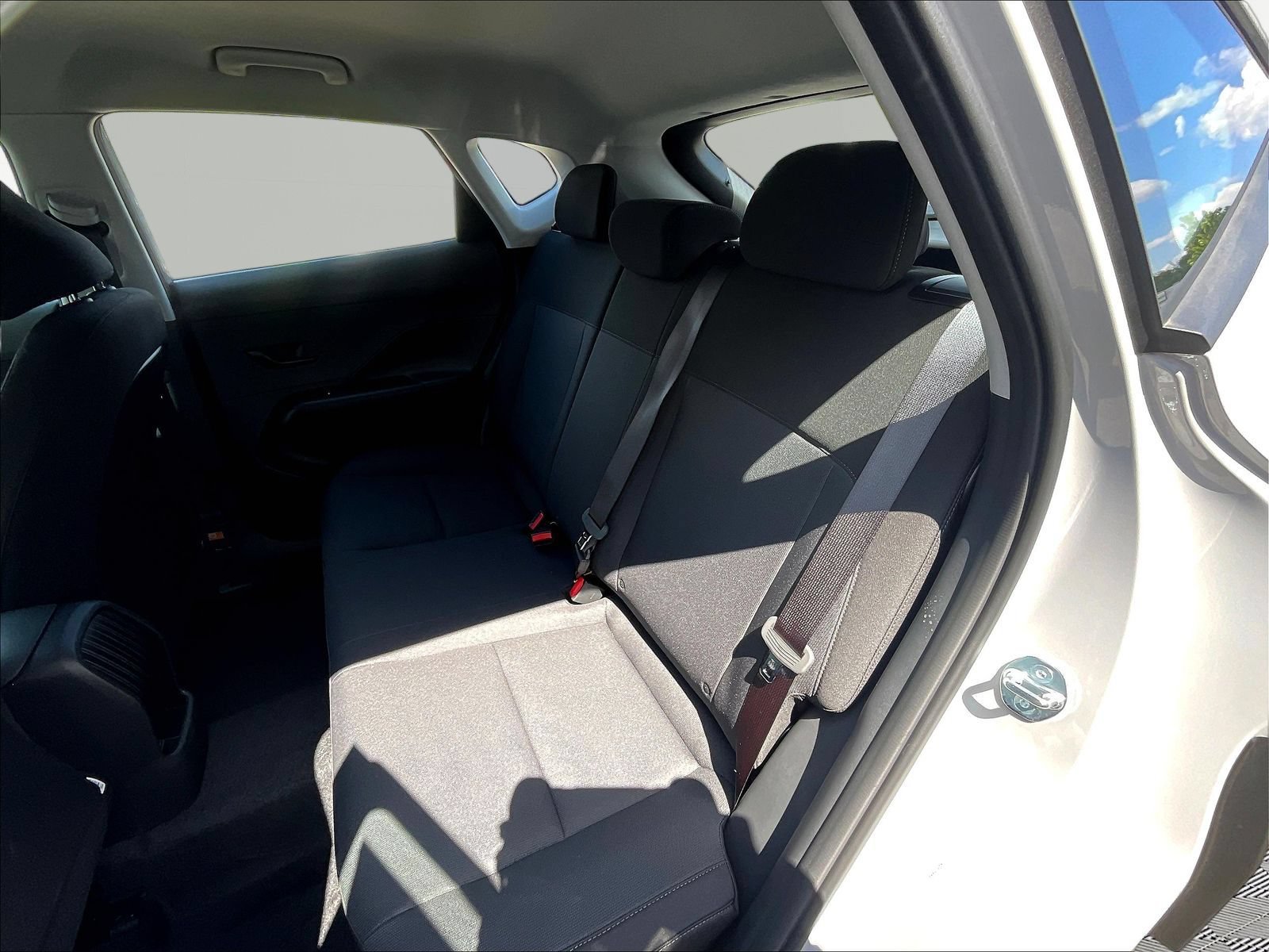 New 2027 Hyundai Kona SE AWD/4WD image 17